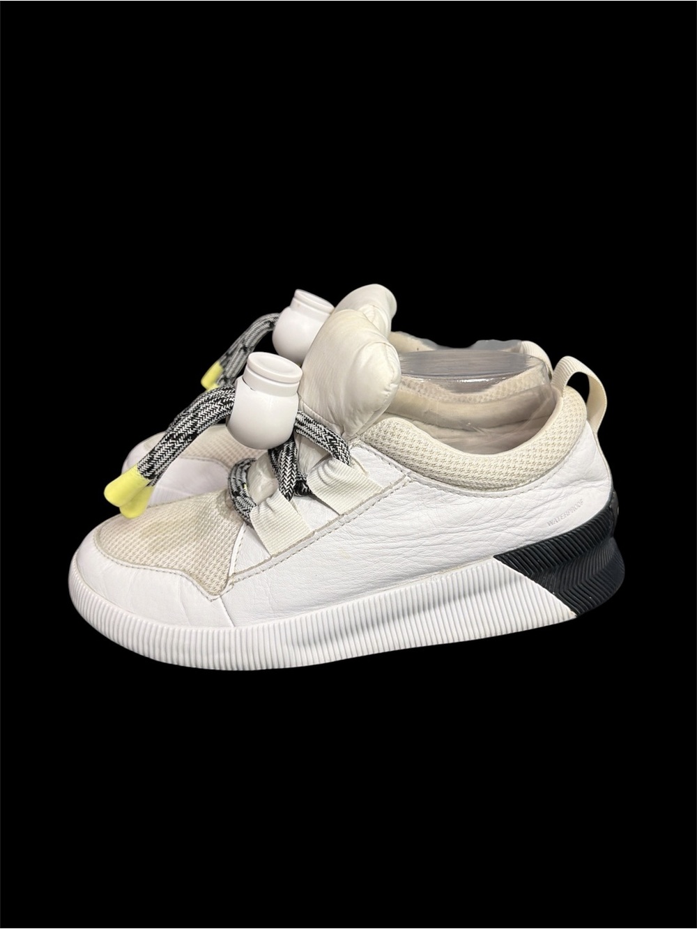 Sorel White & Black and yellow Low-Top Sneakers super comfy size 7 women’s